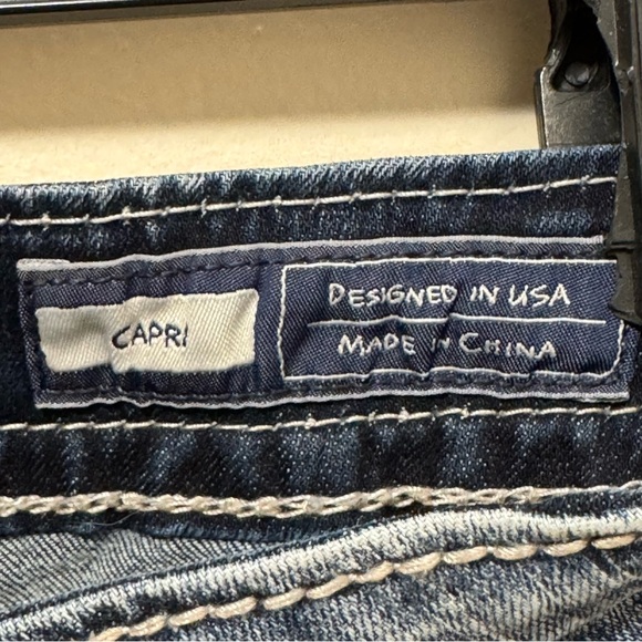 Miss Me 29 Capri's #M3123P Embroidered Embellished Metallic Angel Wing Pockets - Picture 6 of 15